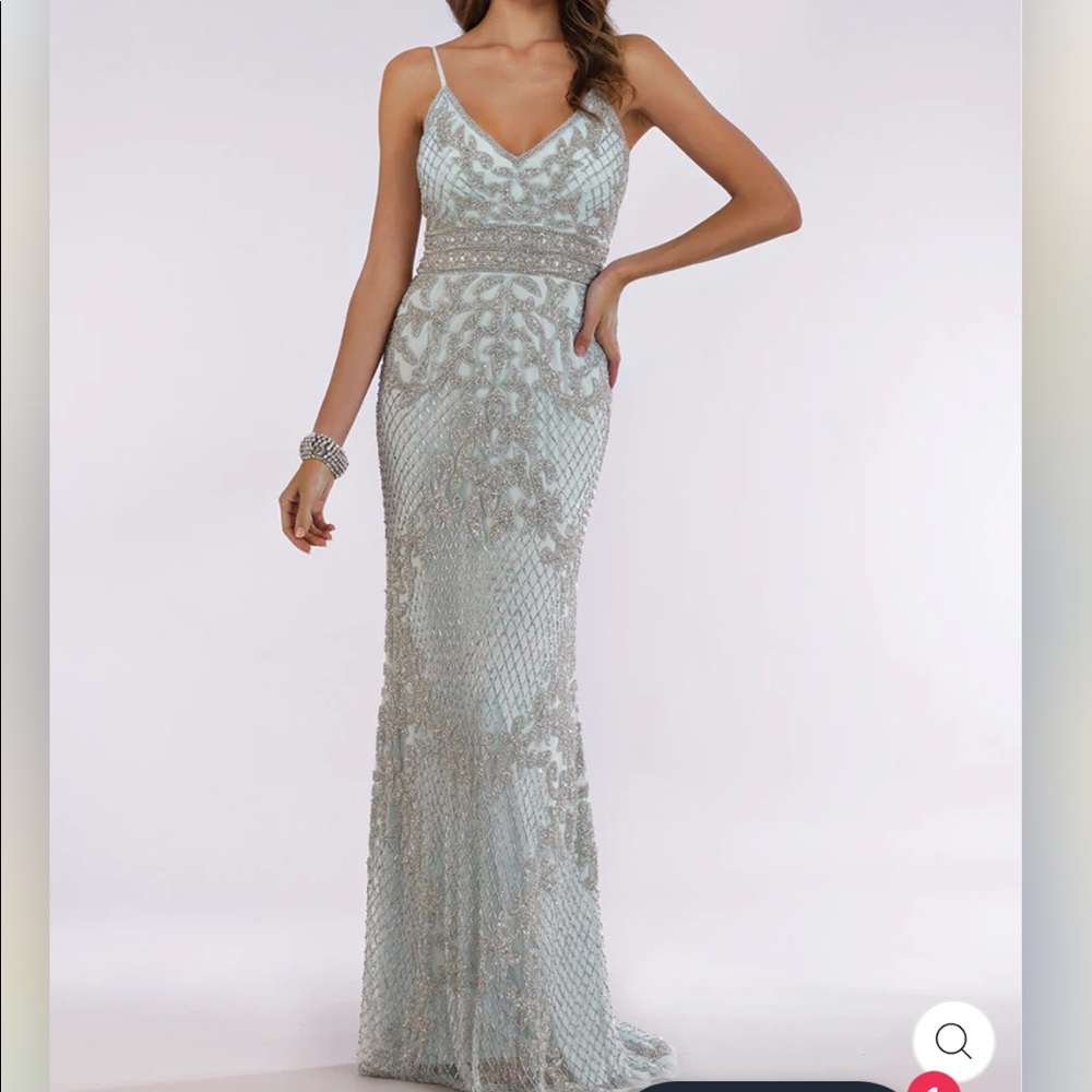 LARA BODY CON V-NECK BEADED DRESS / Gown